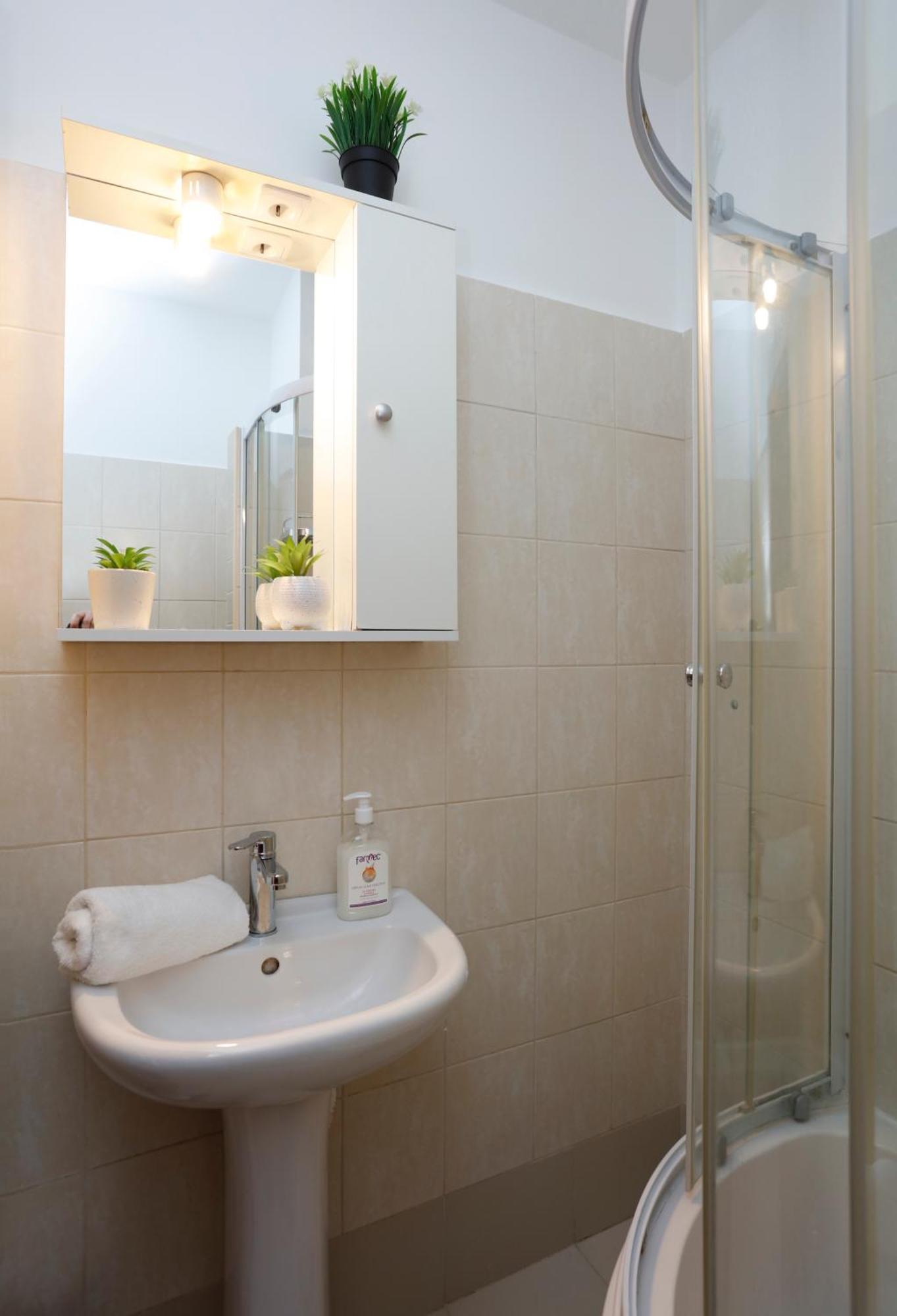 Enchanting Retreat - Historic Old Town - Pet-Friendly Haven - Steps From Unirii Bukarest Eksteriør billede