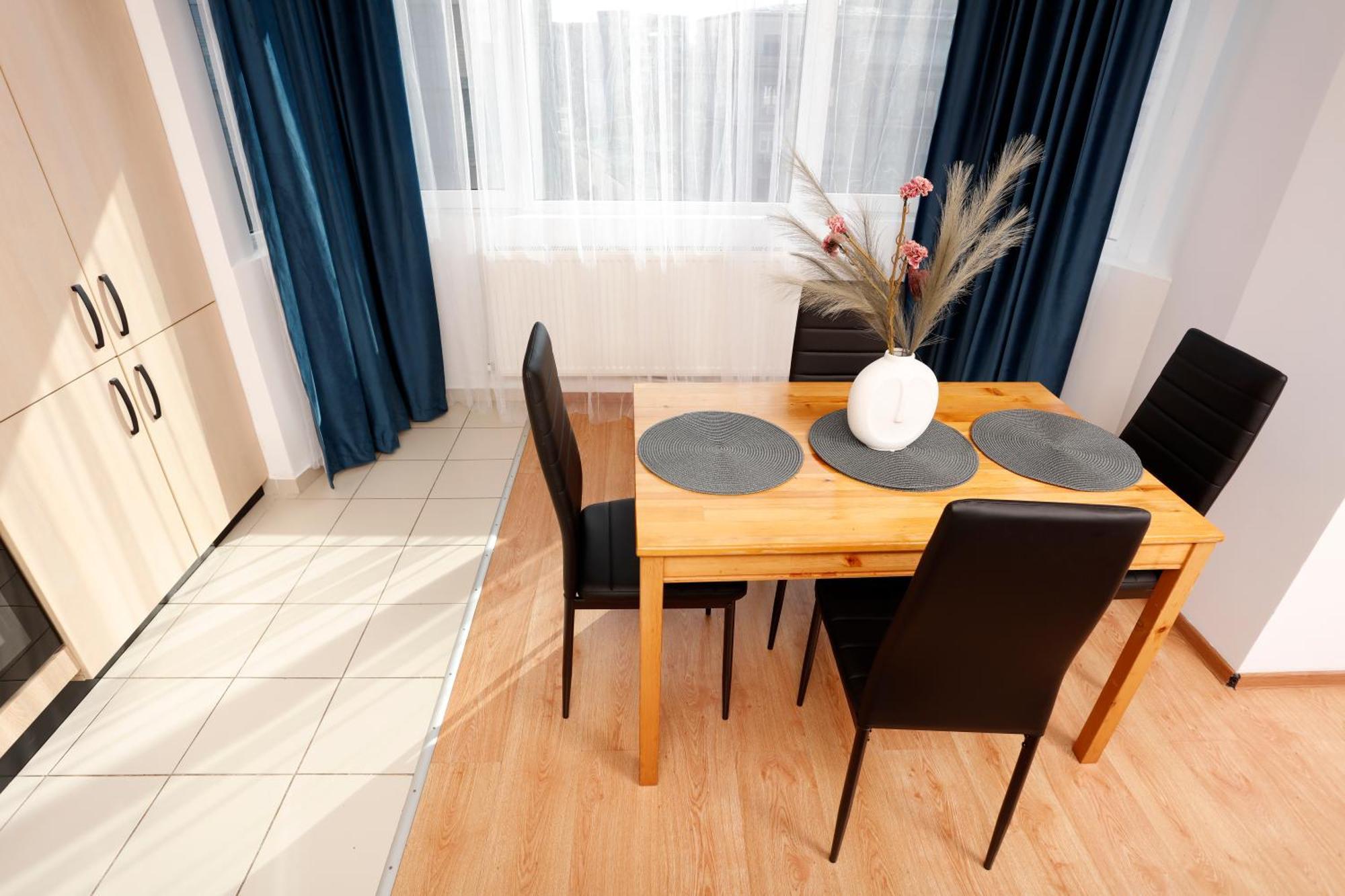 Enchanting Retreat - Historic Old Town - Pet-Friendly Haven - Steps From Unirii Bukarest Eksteriør billede
