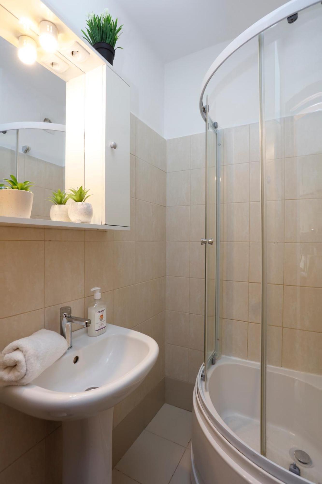 Enchanting Retreat - Historic Old Town - Pet-Friendly Haven - Steps From Unirii Bukarest Eksteriør billede